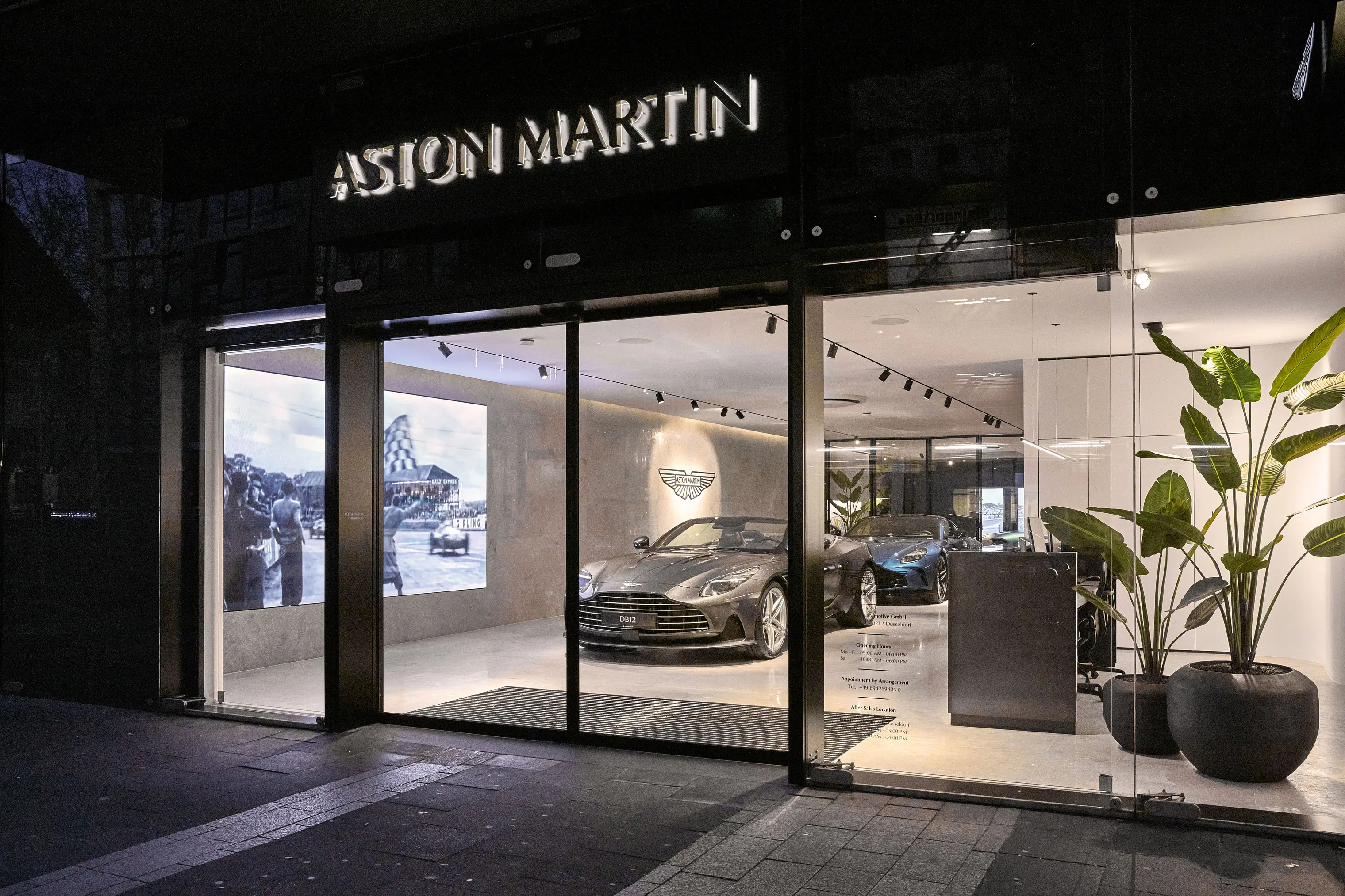 Aston Martin Showroom Fassade