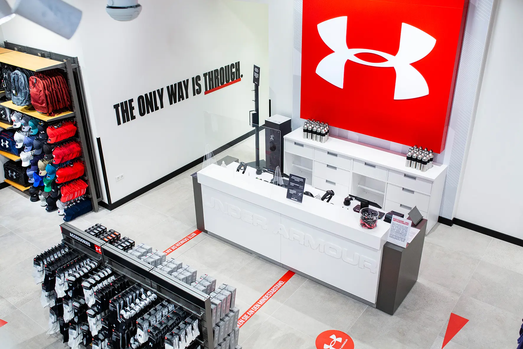 Under Armour Store von innen Kassenbereich