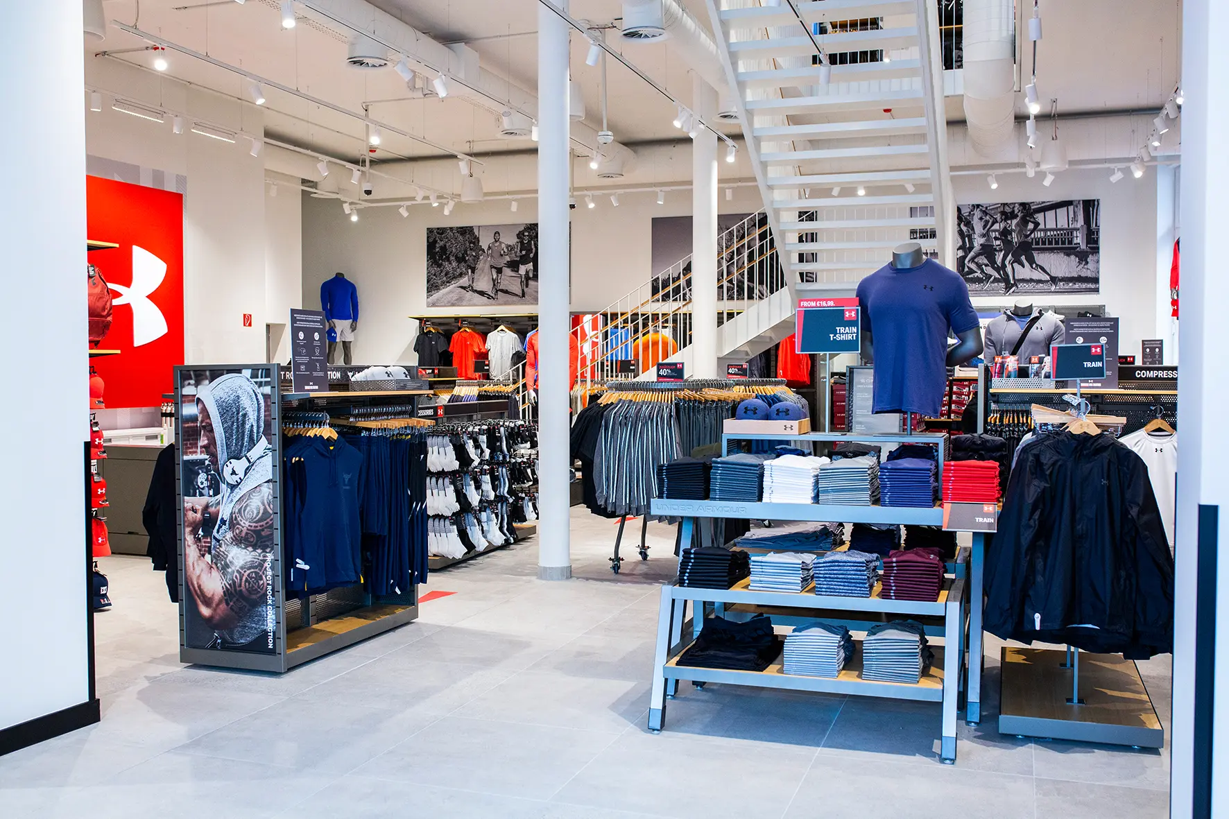 Under Armour Store von innen inklusive Sortiment